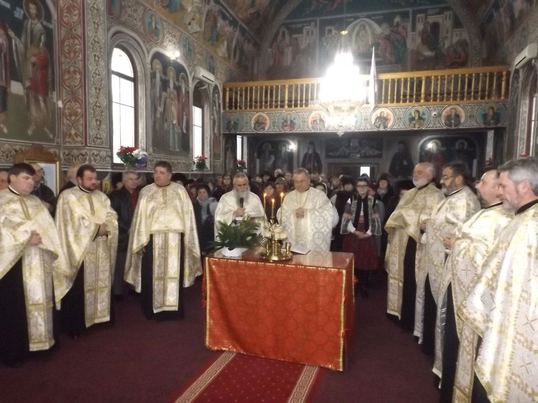 Seară duhovnicească în Parohia „Sfinţii Trei Ierarhi” din Buhuşi 1557