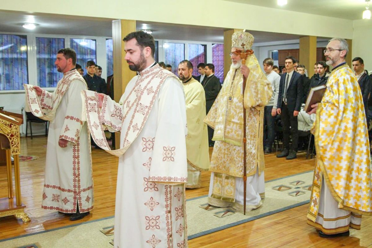 Sfinții Trei Ierarhi, cinstiți în școlile teologice 1622