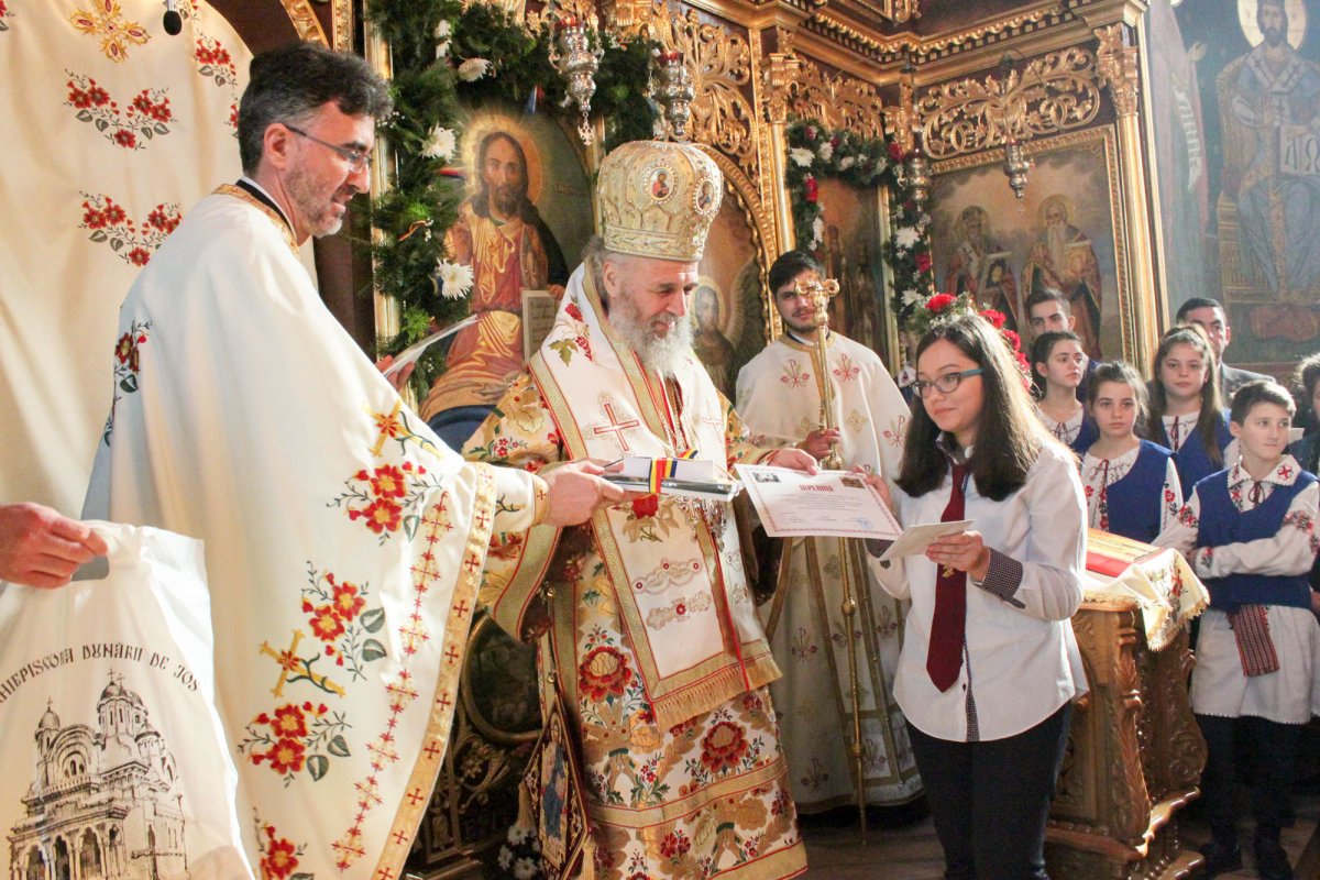 Sfinții Trei Ierarhi, cinstiți în școlile teologice 1624