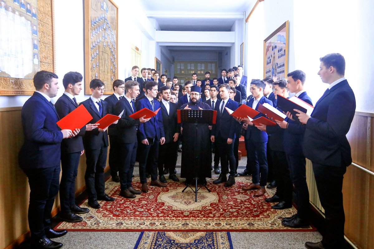 Sfinții Trei Ierarhi, cinstiți în școlile teologice 1627