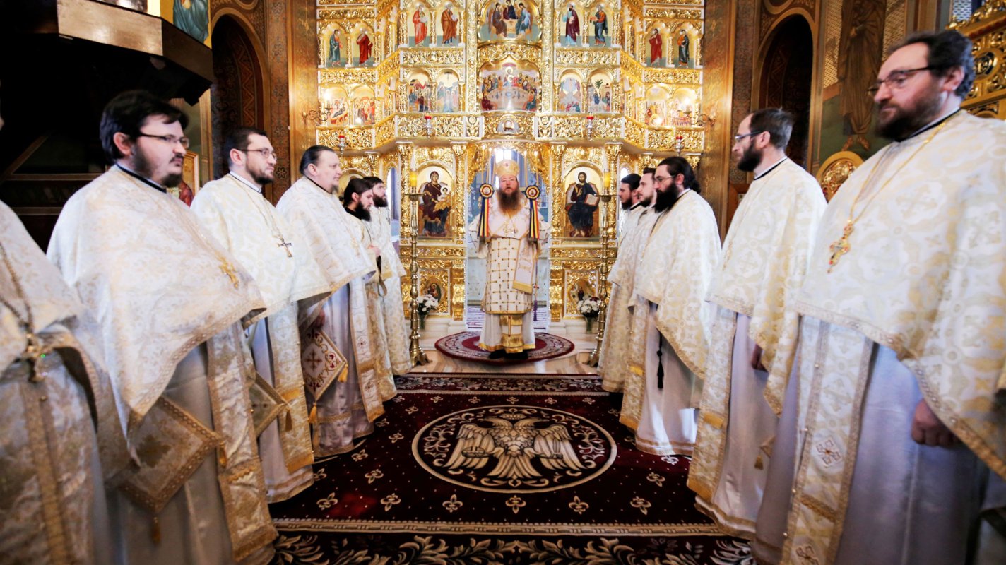 Slujiri arhiereşti la hramul şcolilor teologice, de Sfinţii Trei Ierarhi 1584