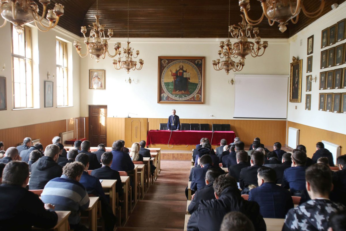 Slujiri arhiereşti la hramul şcolilor teologice, de Sfinţii Trei Ierarhi 1592