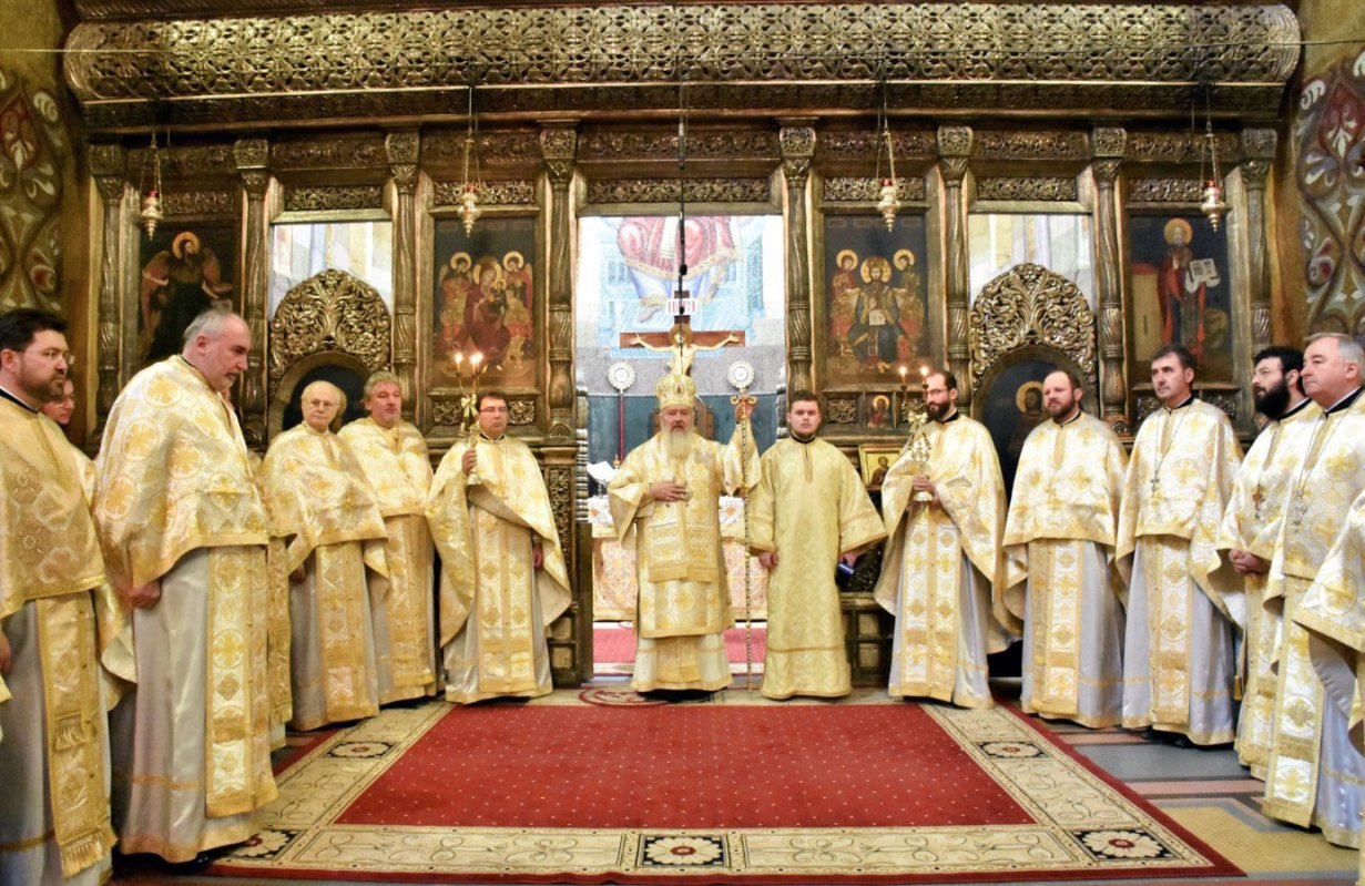 Slujiri arhiereşti la hramul şcolilor teologice, de Sfinţii Trei Ierarhi 1594