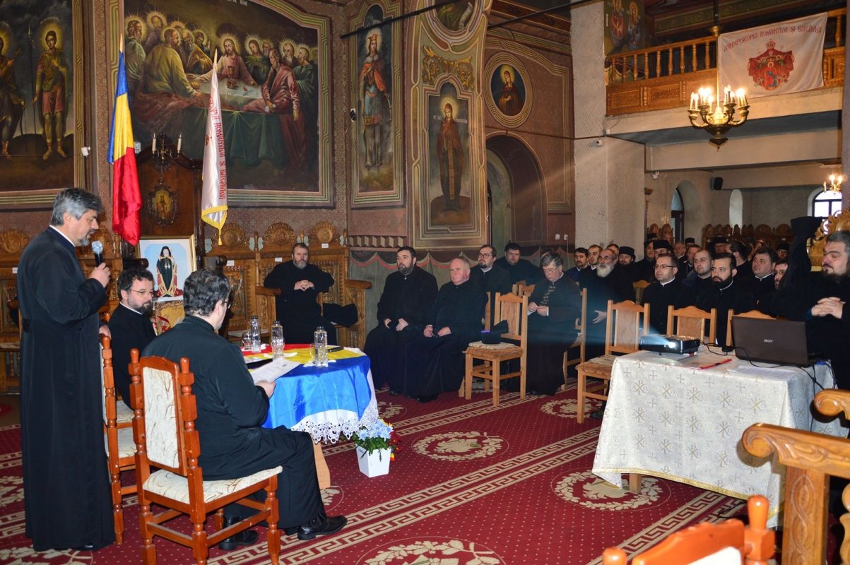 Întrunirea preoţilor din Protopopiatul Moineşti 1483