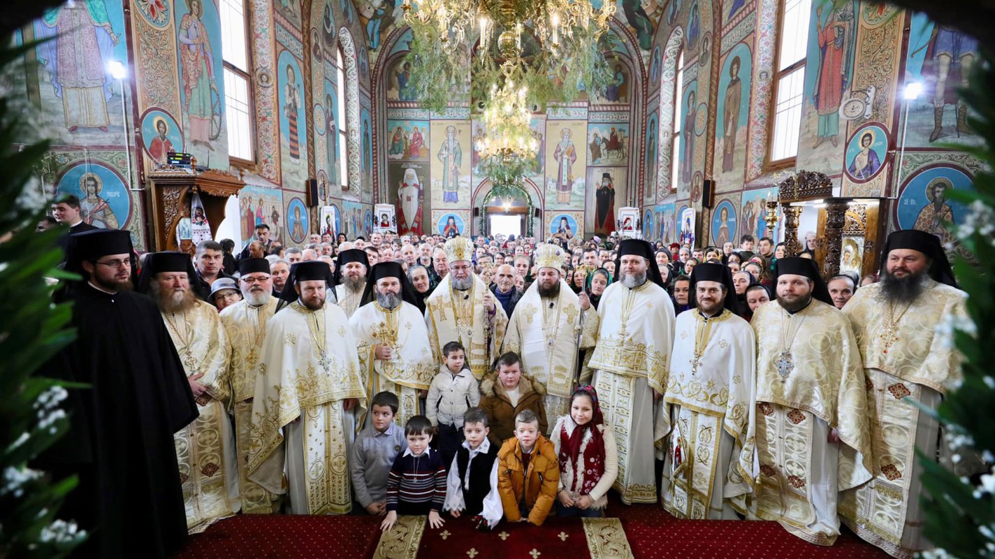 Slujiri arhierești la praznicul Întâmpinării Domnului 1451