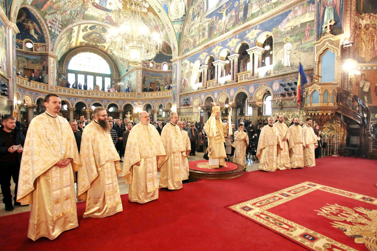 Slujiri arhierești la praznicul Întâmpinării Domnului 1456