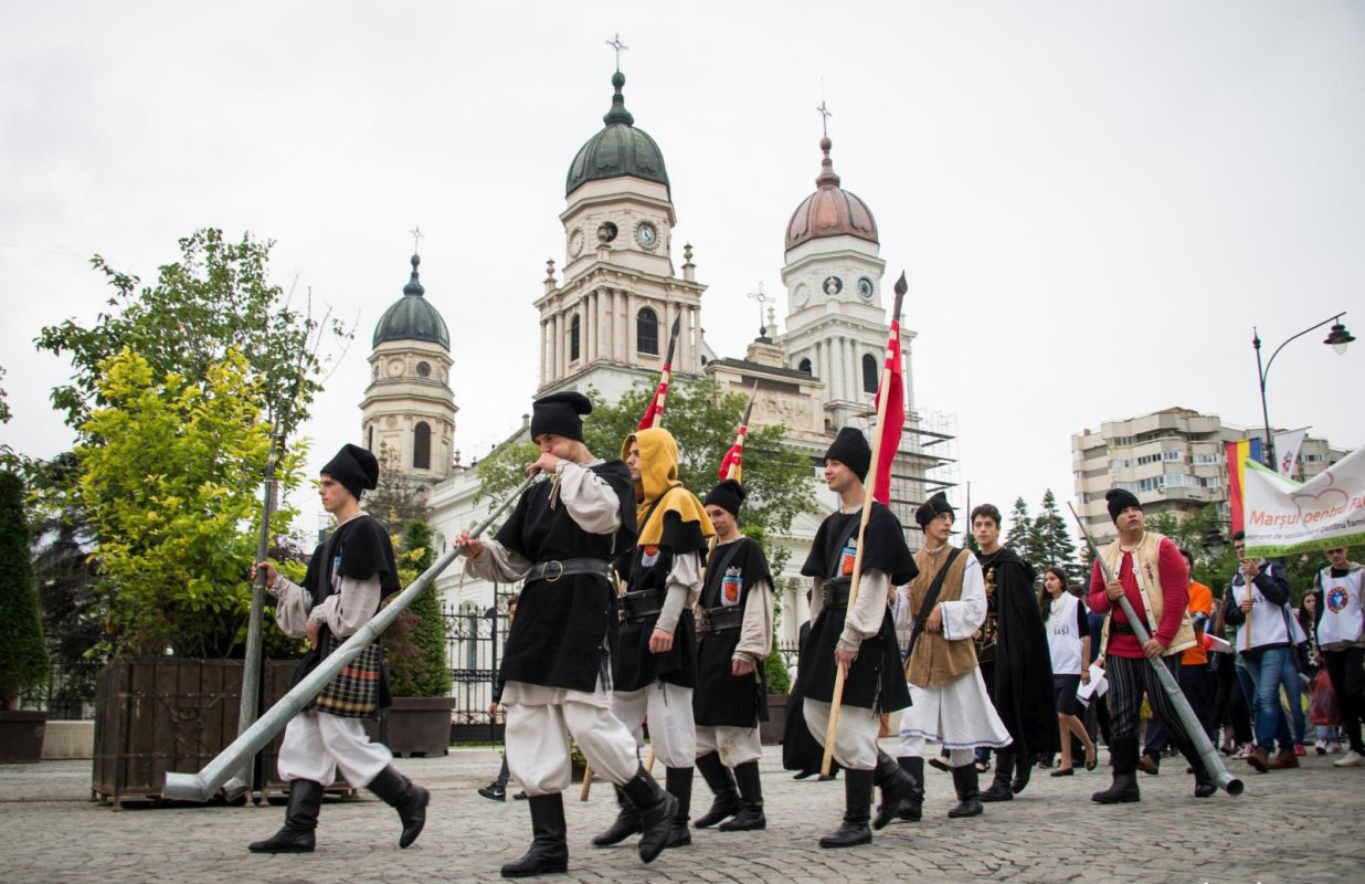 Cel mai lung drum e de la urechi la inimă. Dar care-i cel mai scurt? 1329