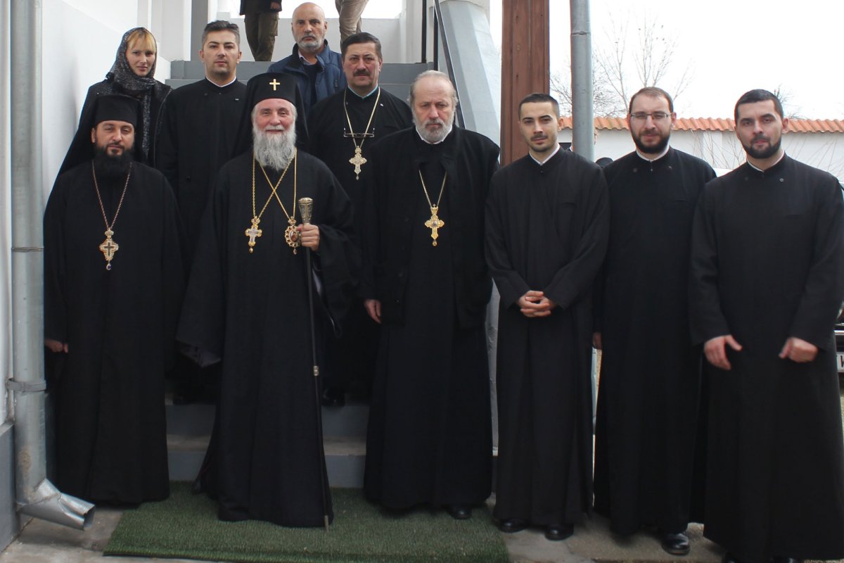 Liturghii arhiereşti la Jitianu, Râmnic şi Gura Motrului 1350