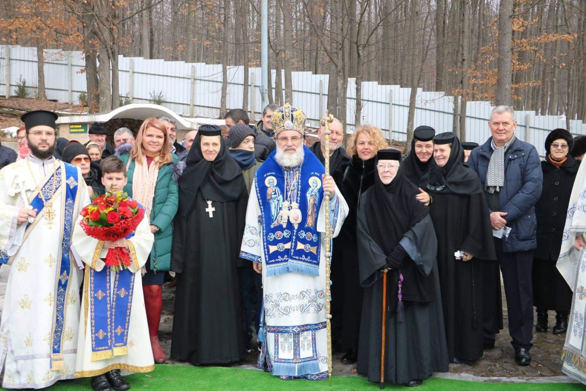 Slujbe arhiereşti la Tisa Silvestri şi la Huşi 1324