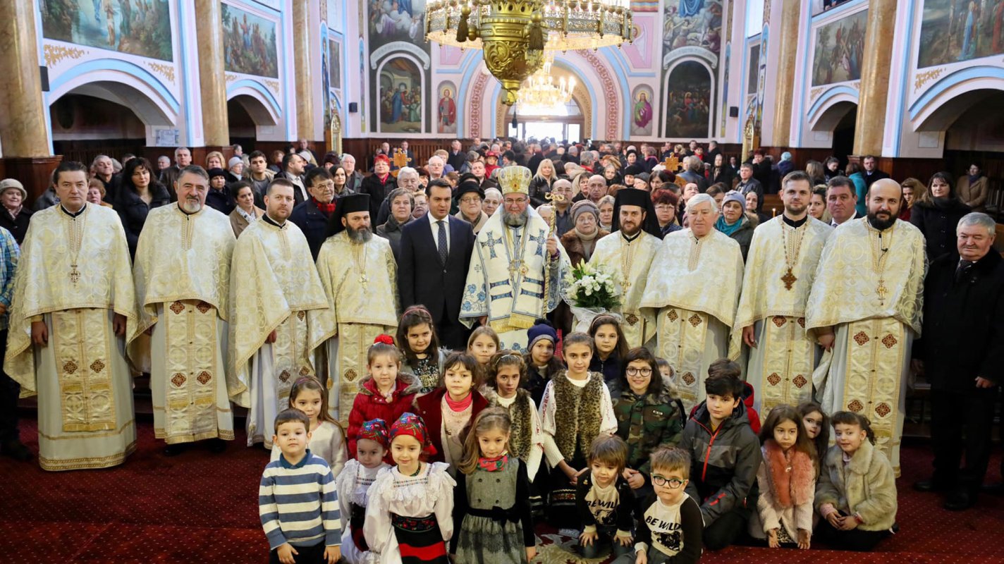 Slujiri arhiereşti în Duminica a 32-a după Rusalii 1335