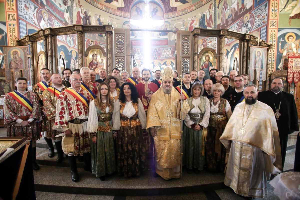 Slujiri arhiereşti în Duminica a 32-a după Rusalii 1338
