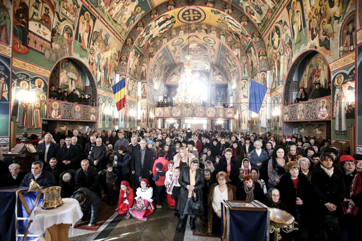 Slujiri arhiereşti în Duminica a 32-a după Rusalii 1339