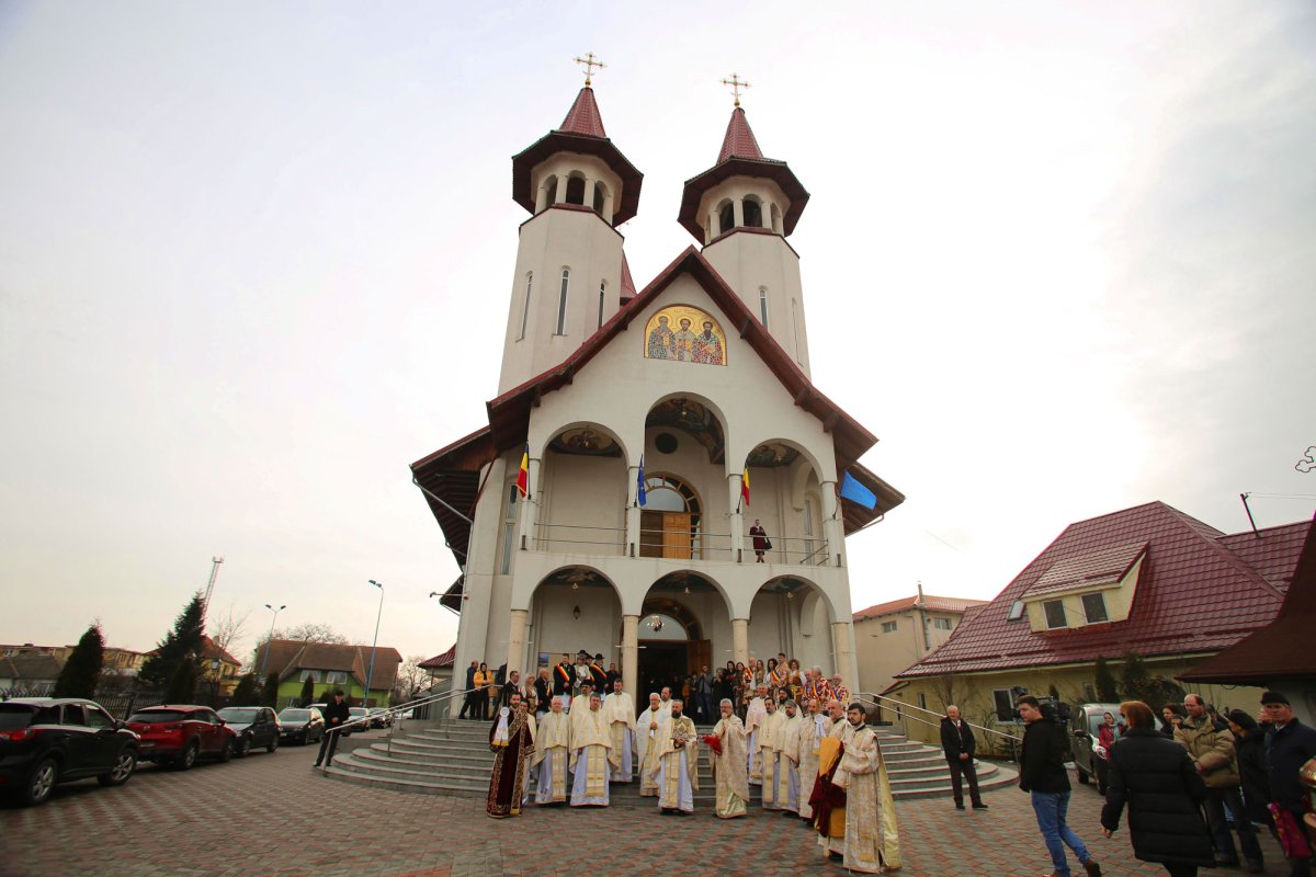 Slujiri arhiereşti în Duminica a 32-a după Rusalii 1340