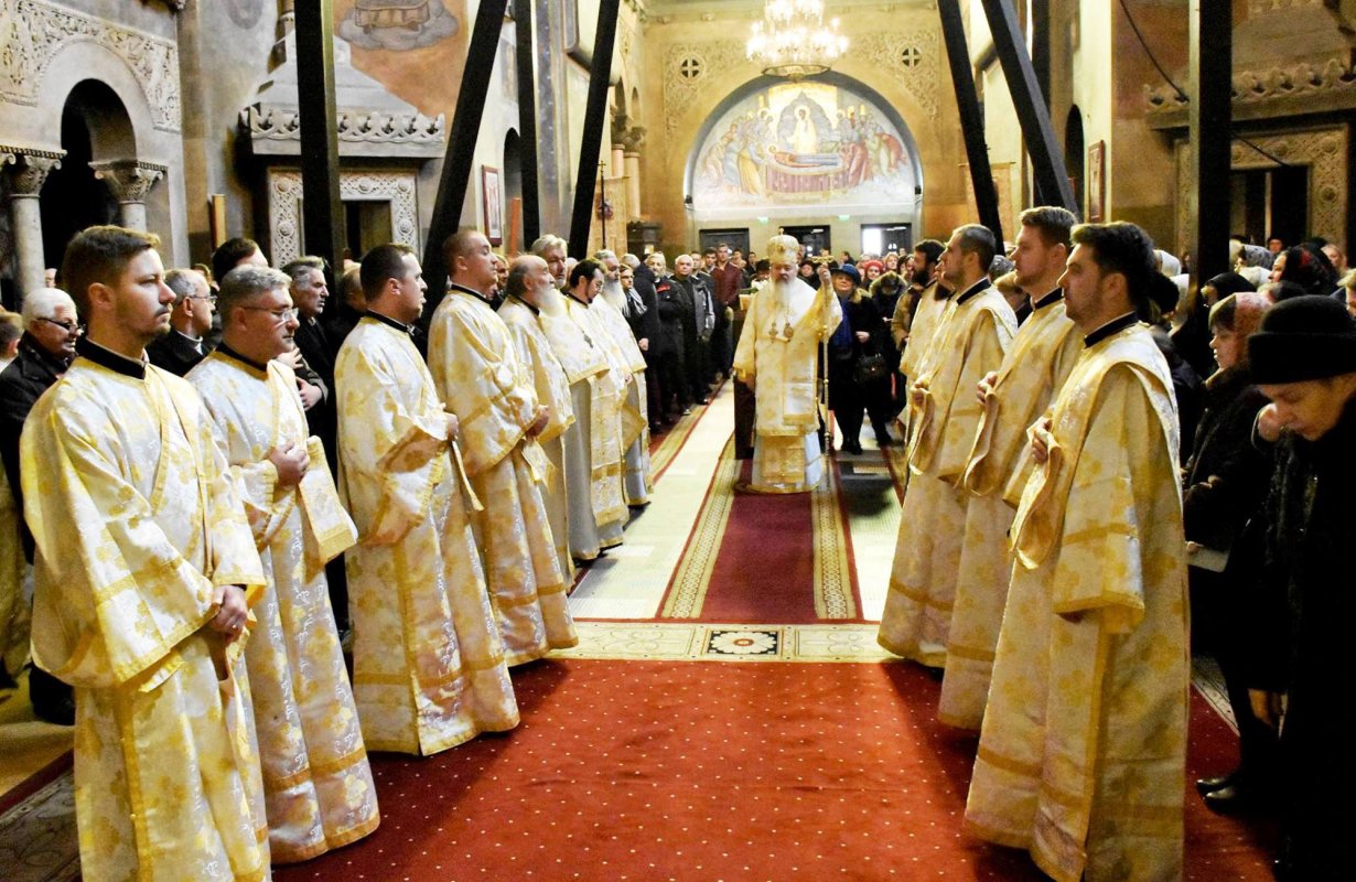 Slujiri arhiereşti în Duminica a 32-a după Rusalii 1343