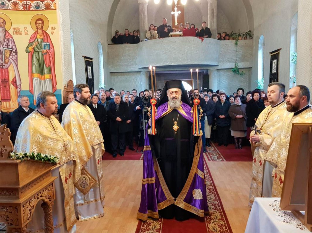 Slujiri arhiereşti în Duminica a 32-a după Rusalii 1344