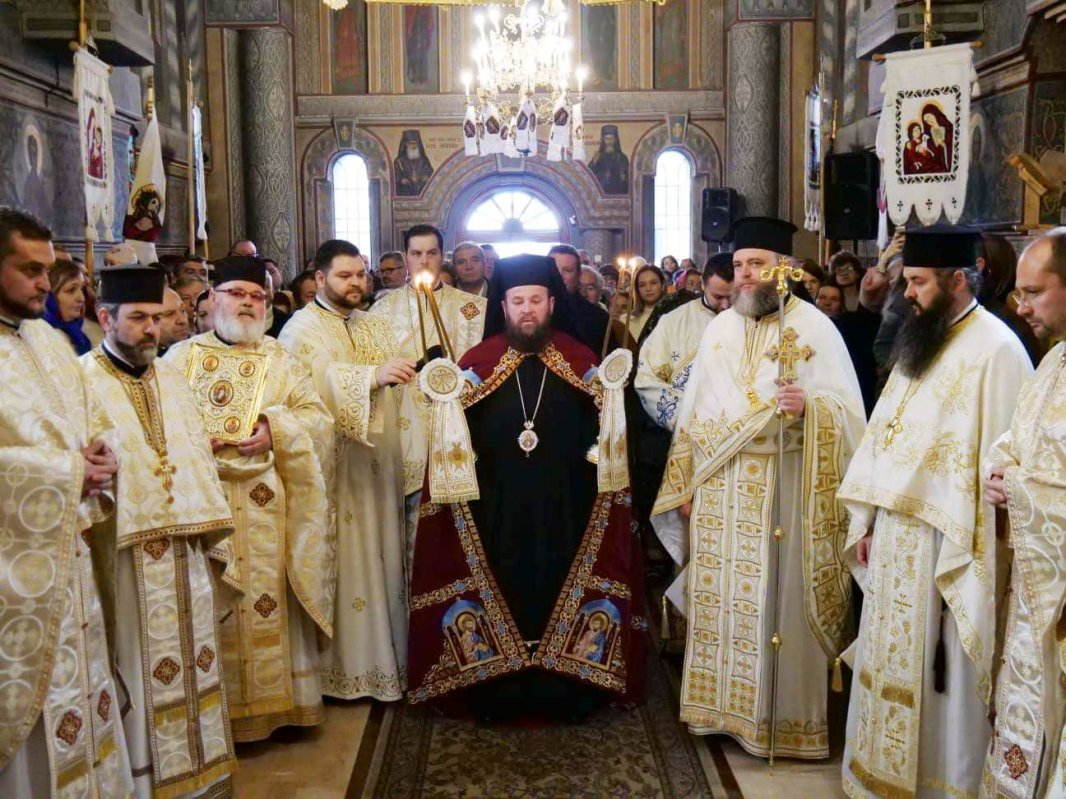 Slujiri arhiereşti în Duminica a 32-a după Rusalii 1345