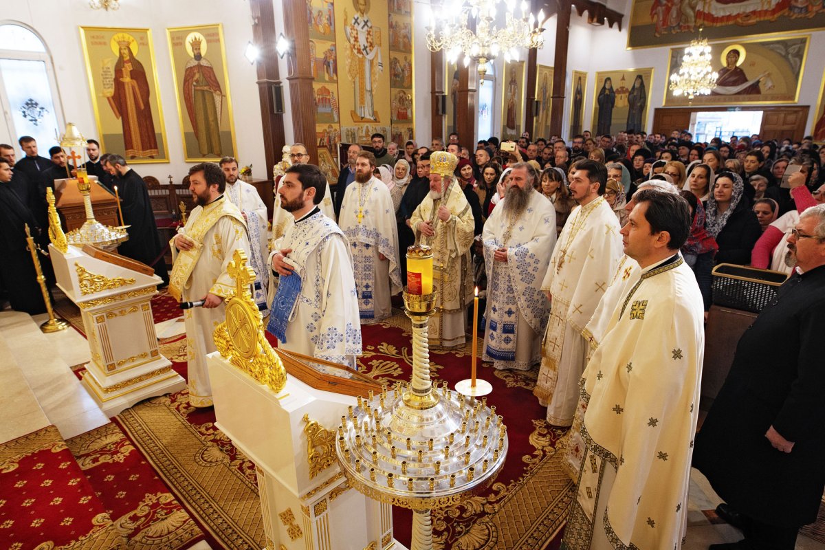 Slujiri arhiereşti la două biserici emblematice din Bucureşti 1390
