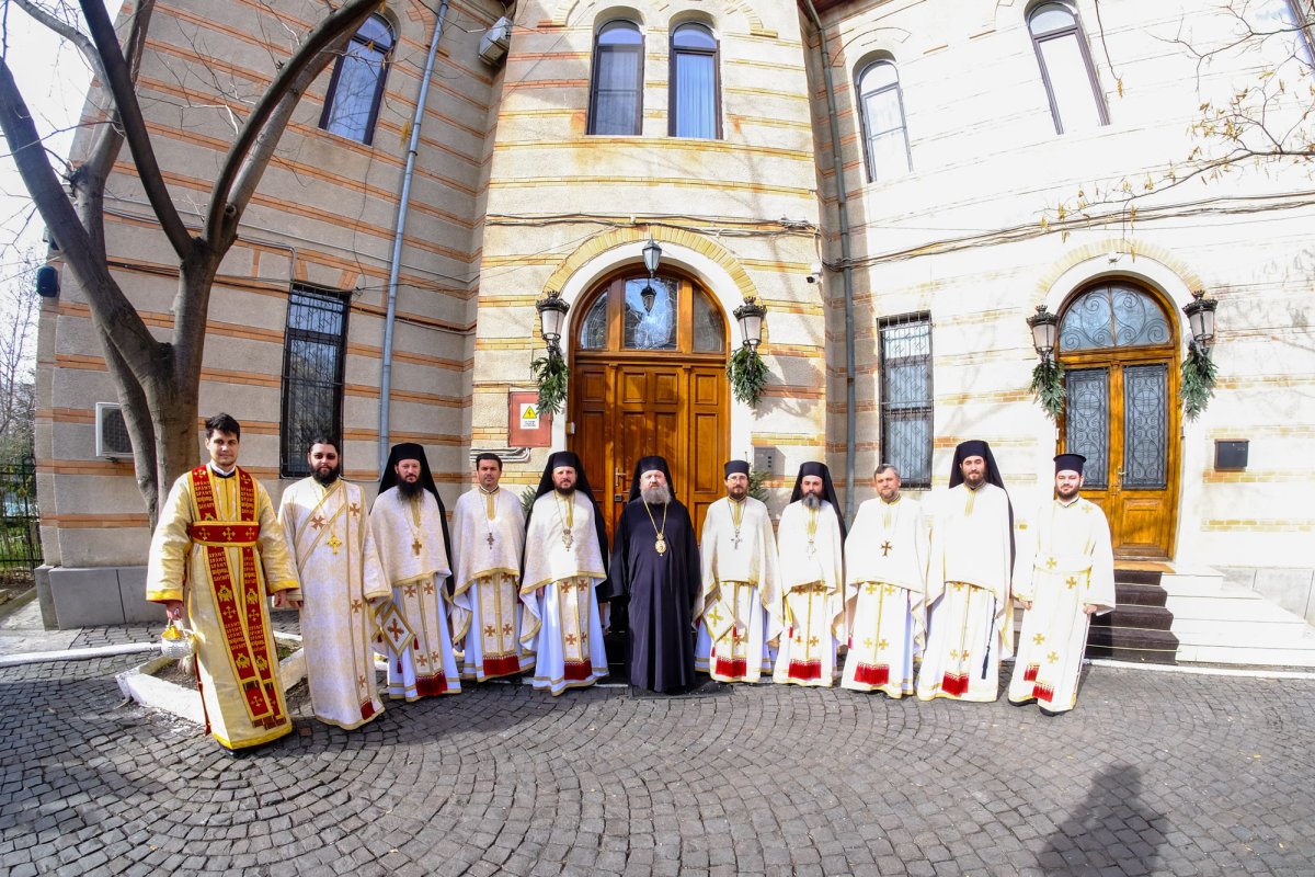 Slujiri arhiereşti la două biserici emblematice din Bucureşti 1392