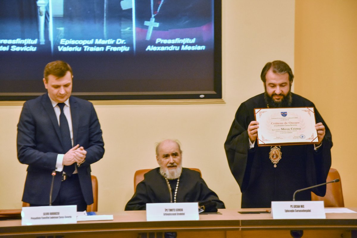 Distincție pentru chiriarhul Aradului 1308