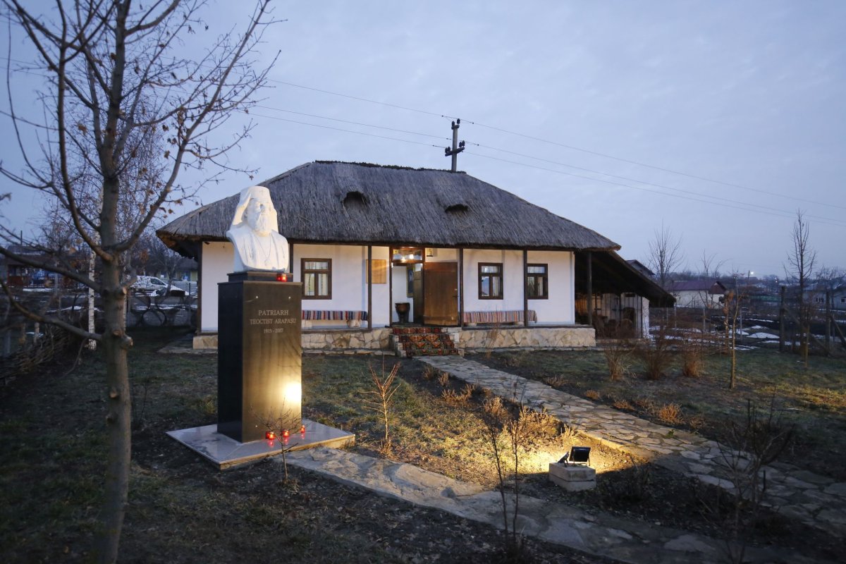 Şapte ierarhi în pelerinaj în patria Patriarhului Teoctist 1252