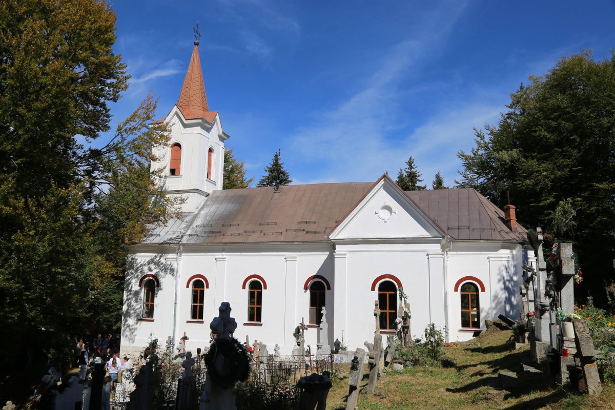 Șirnea, vatră de rugăciune ocrotită de Munții Piatra Craiului 1100