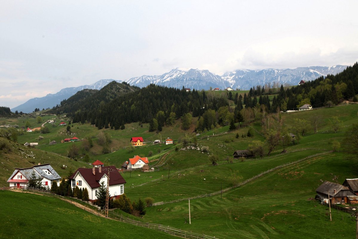 Șirnea, vatră de rugăciune ocrotită de Munții Piatra Craiului 1105