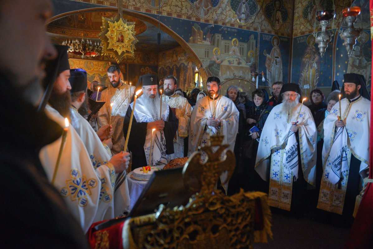 Slujbă de pomenire pentru părintele Justin Pârvu 968