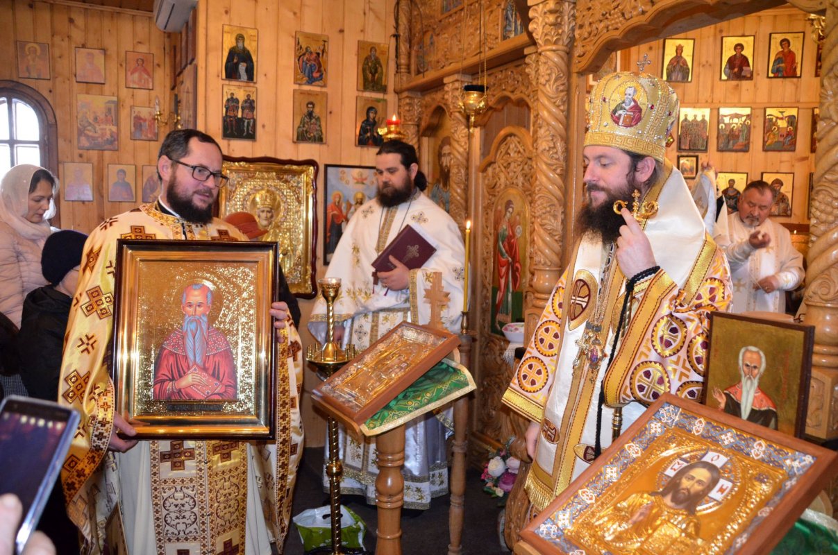 Liturghie arhierească la hramul Bisericii „Sfântul Haralambie” din Suceava 874
