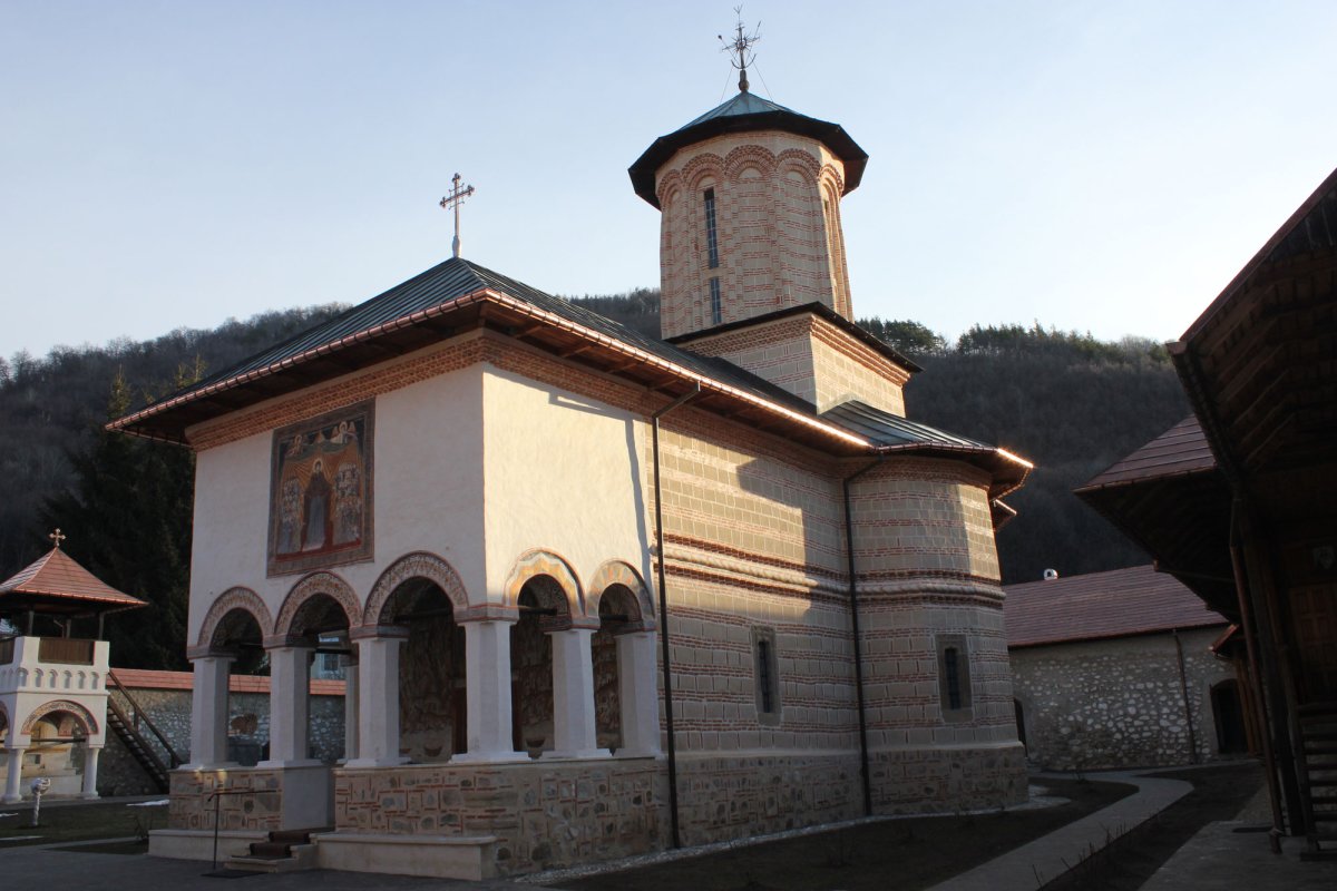 Liturghii arhiereşti la Polovragi şi Râmnic 894