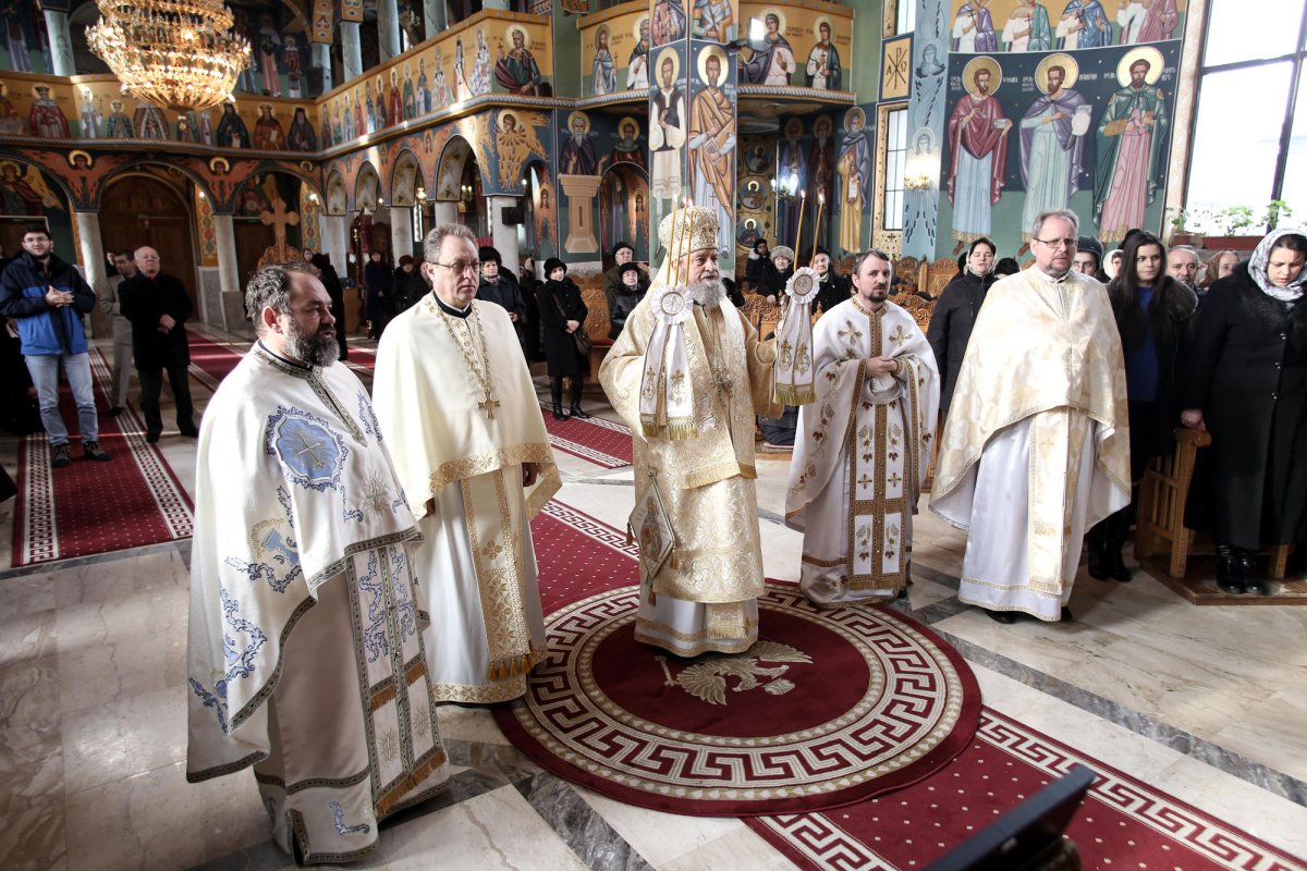 Slujiri arhiereşti în Duminica a 17-a după Rusalii 878