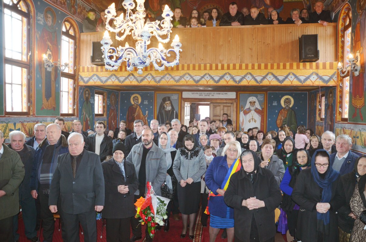 Slujiri arhiereşti în Duminica a 17-a după Rusalii 885