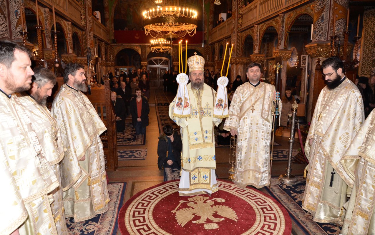 Slujiri arhiereşti în Duminica a 17-a după Rusalii 886