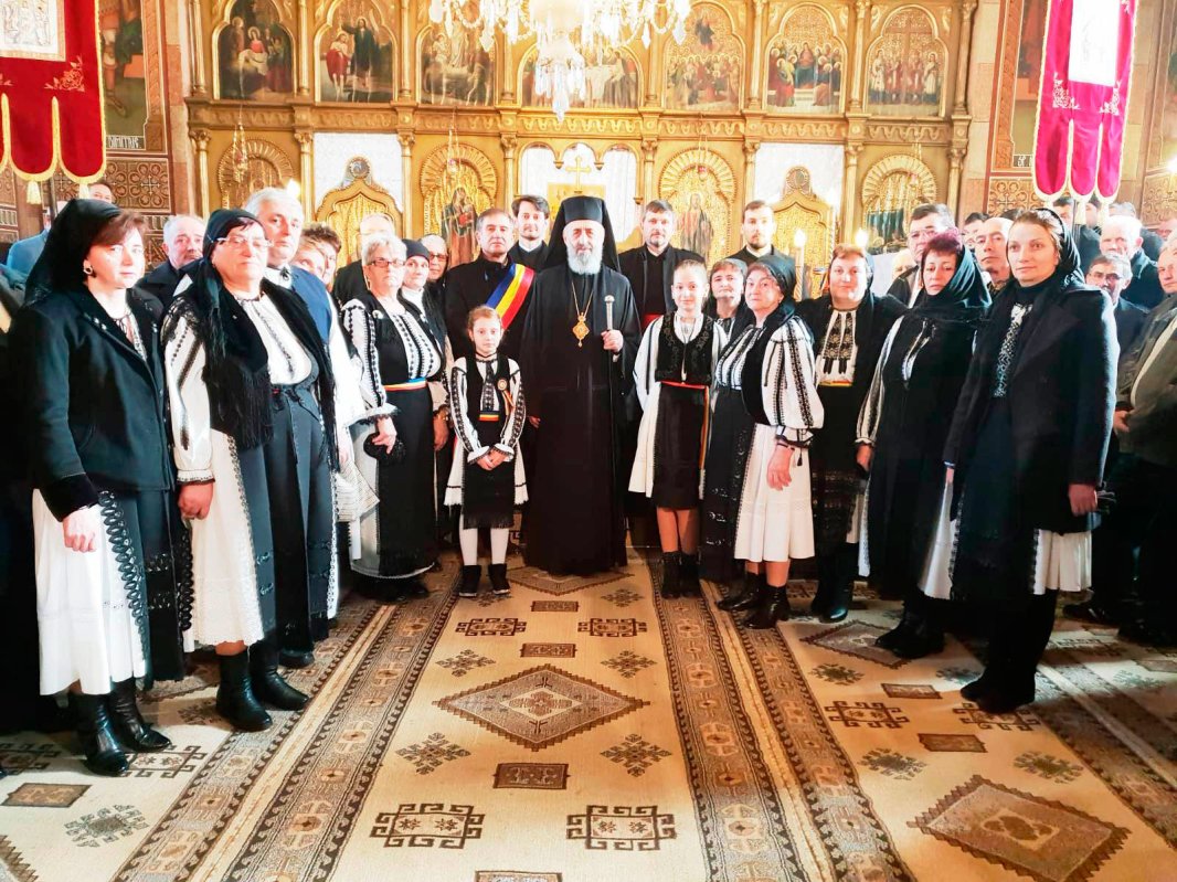 Slujiri arhiereşti în Duminica a 17-a după Rusalii 888