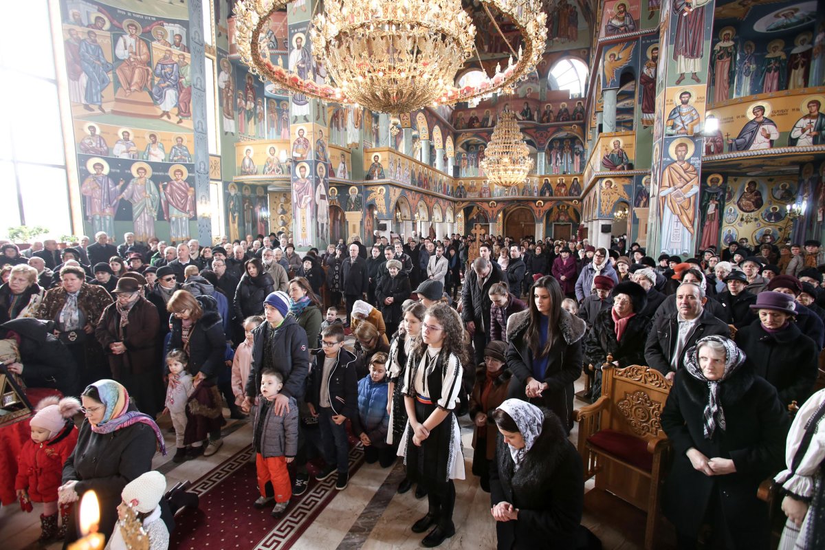 Slujiri arhiereşti în Duminica a 17-a după Rusalii 890