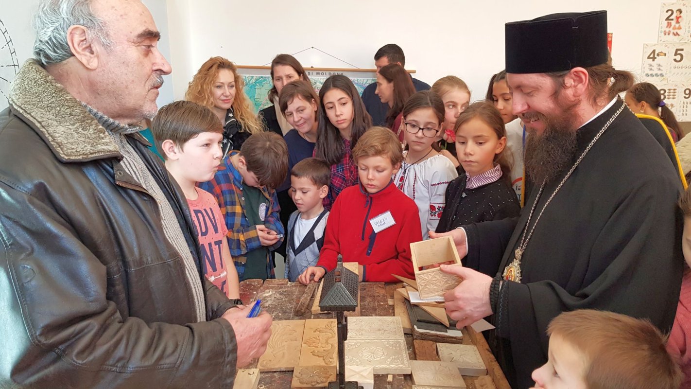 „Tabăra din pridvorul satului”, pentru prima dată în parohia suceveană Tişăuţi 810