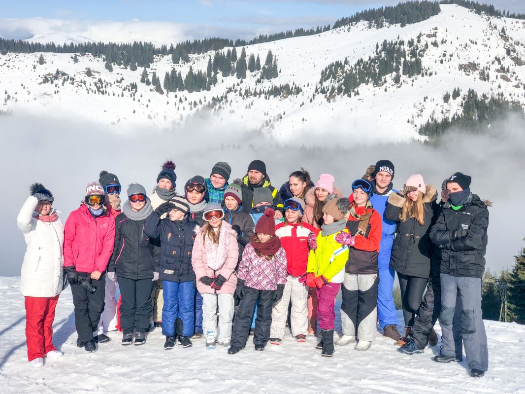 Tinerii din Moldova Nouă în tabără pe muntele Parâng 843