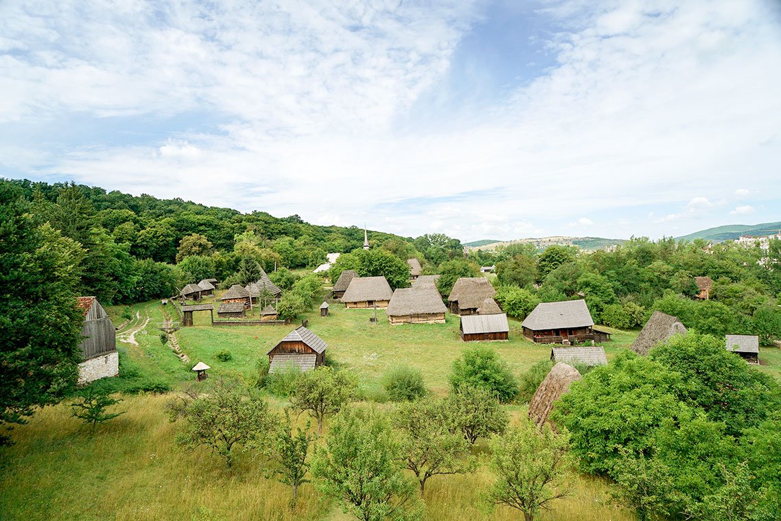 Muzeele etnografice, păstrătoare ale culturii tradiţionale 755