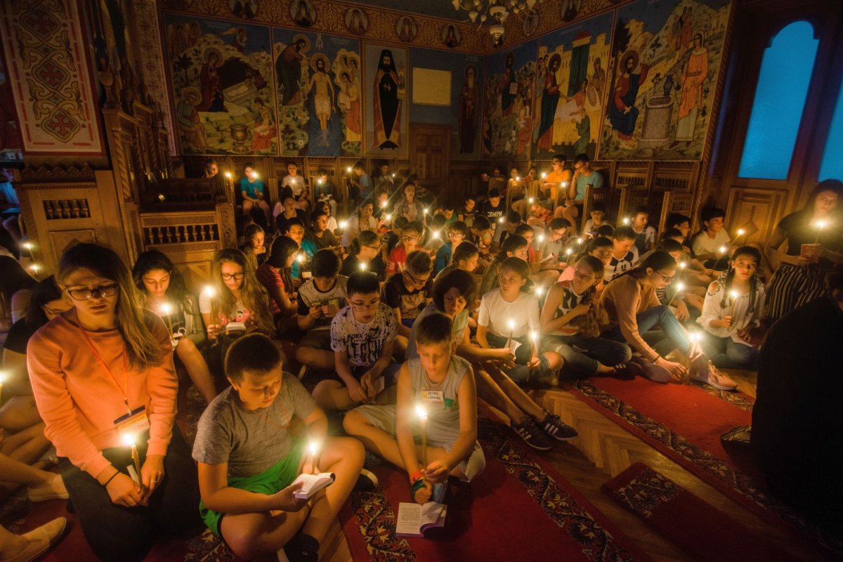 Nouă ani de tabără „Floare de colţ” la Durău 746