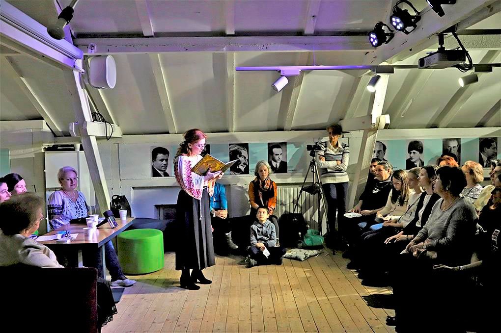 S-a lansat Cărțișorul de Autor - Maria, Regina României 651