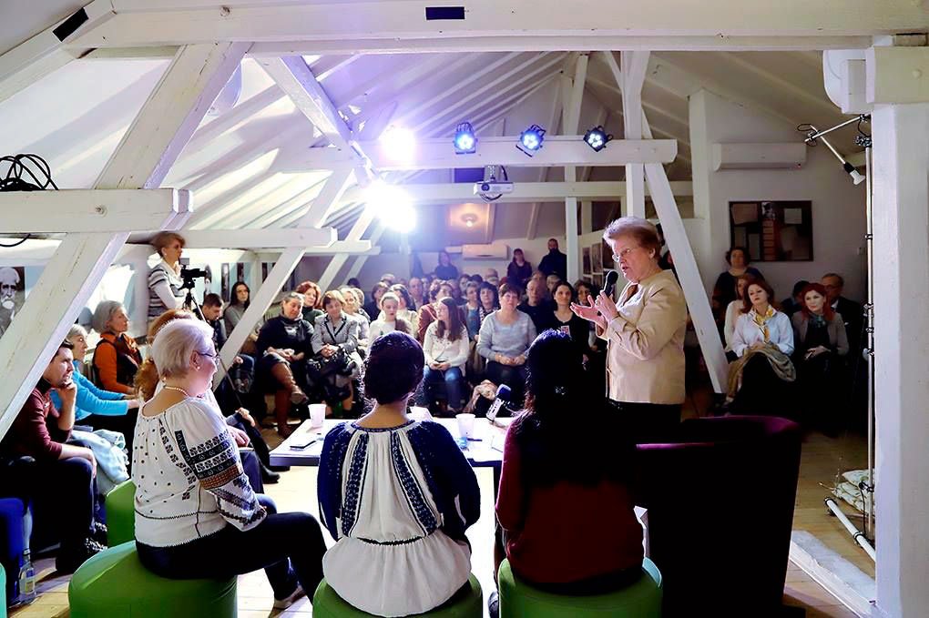 S-a lansat Cărțișorul de Autor - Maria, Regina României 652