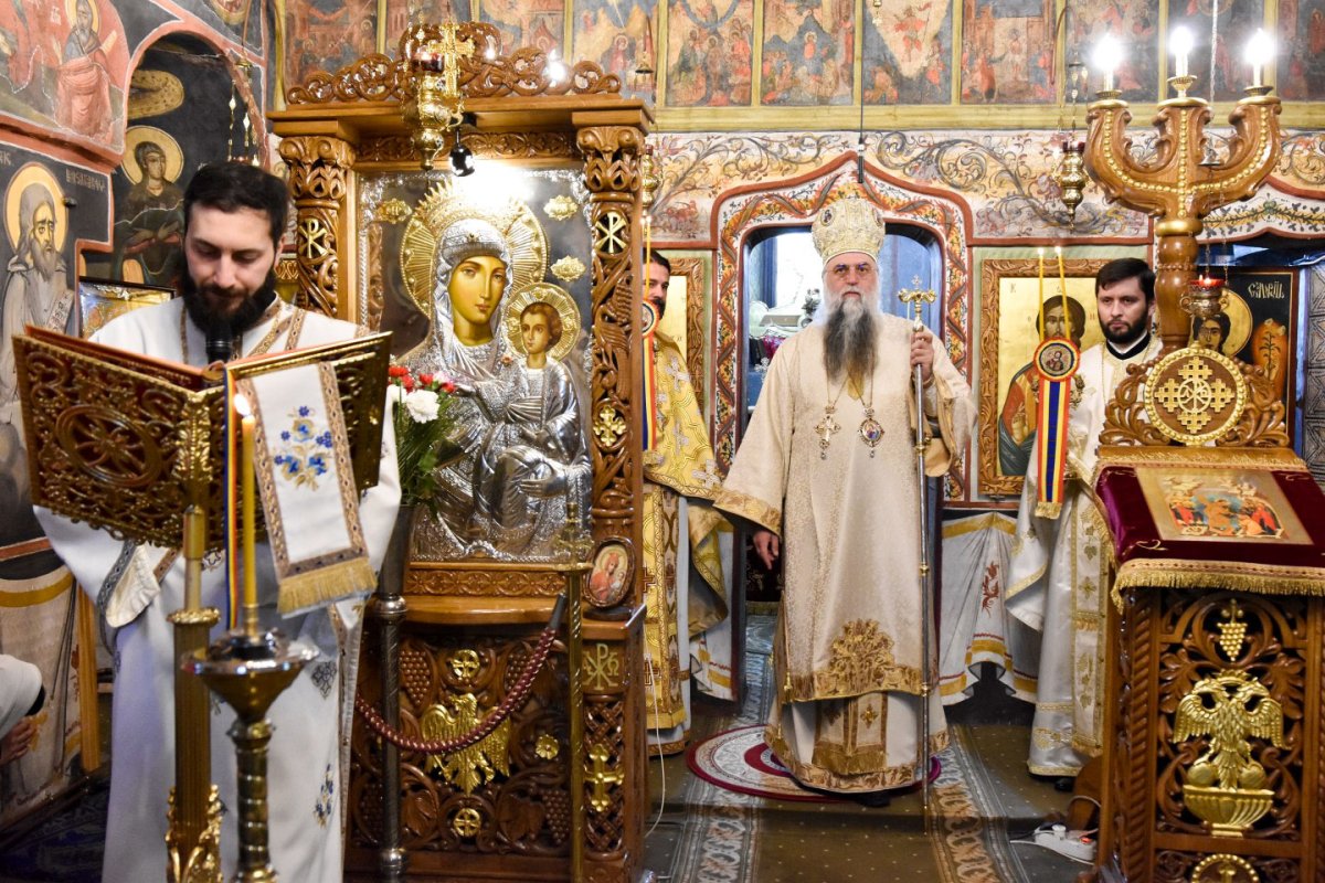 Începutul Triodului în Arhiepiscopia Râmnicului 570