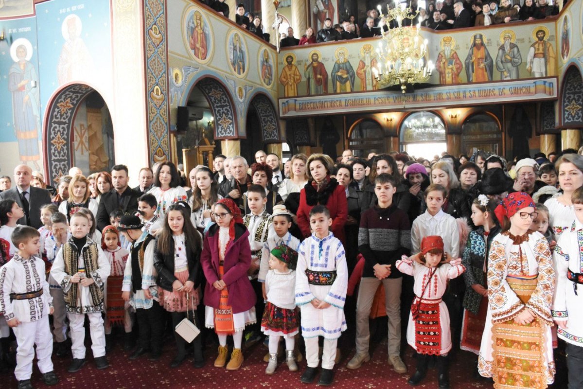 Slujiri arhiereşti în Duminica a 33-a după Rusalii 558