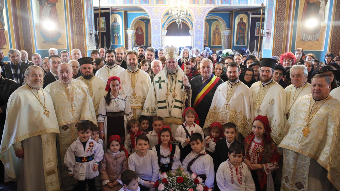 Slujiri arhiereşti în Duminica a 33-a după Rusalii 563