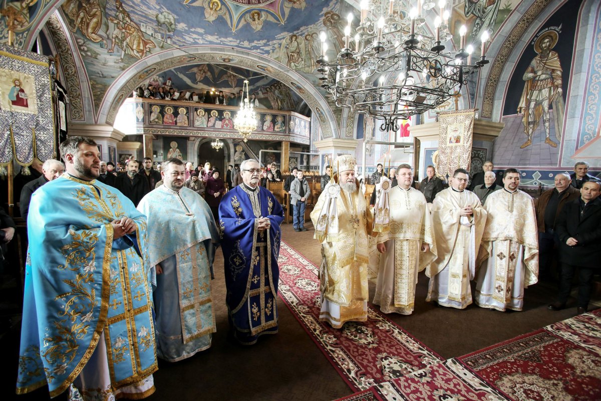 Slujiri arhiereşti în Duminica a 33-a după Rusalii 564