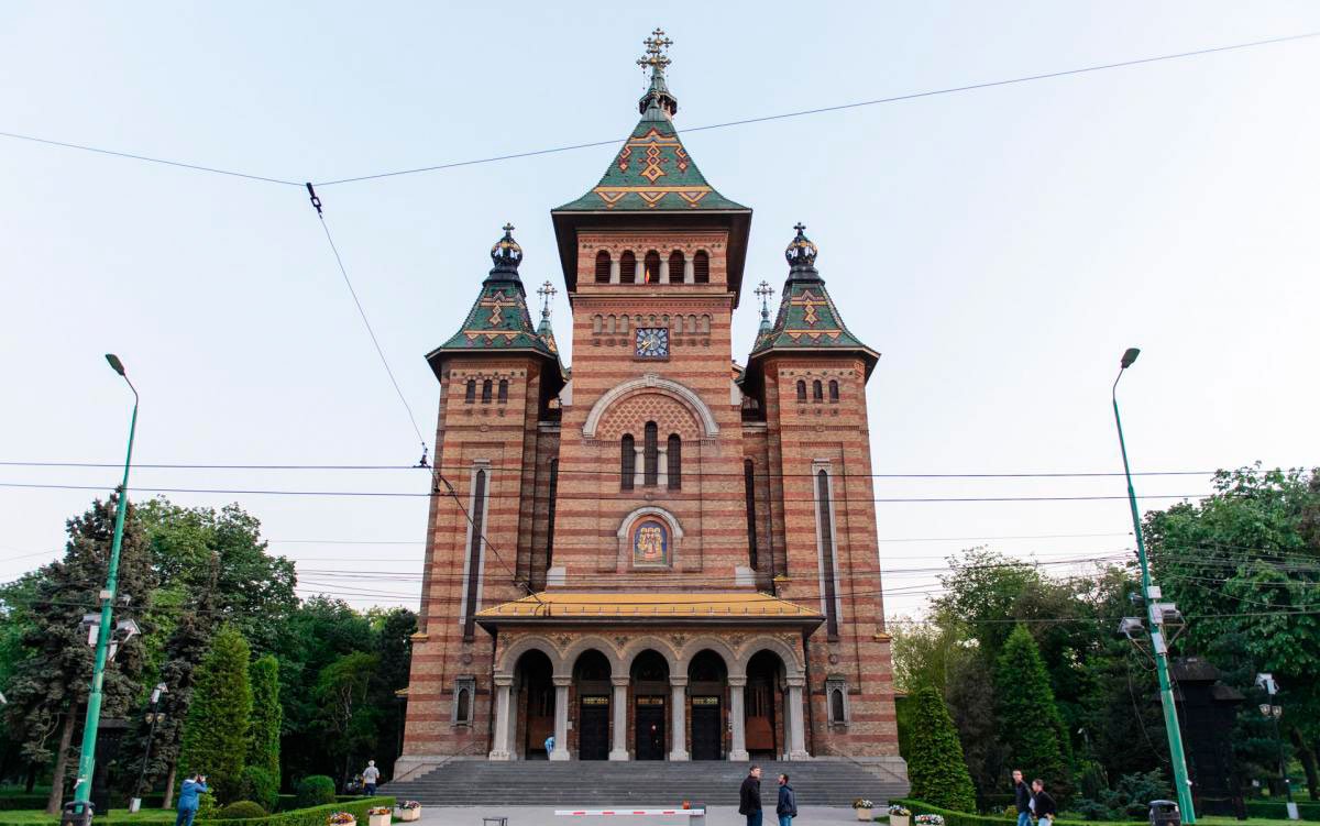 50 de ani de la mutarea la Domnul a Mitropolitului Vasile Lăzărescu 432