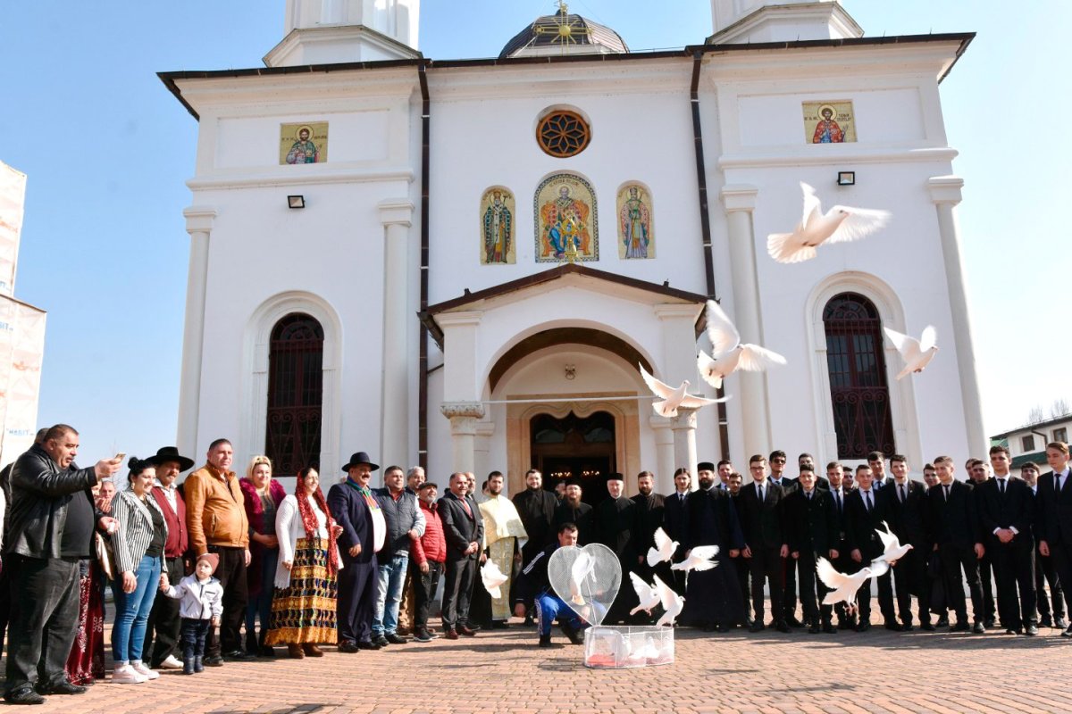 Slujbă de pomenire pentru rromii trecuţi la cele veşnice 425