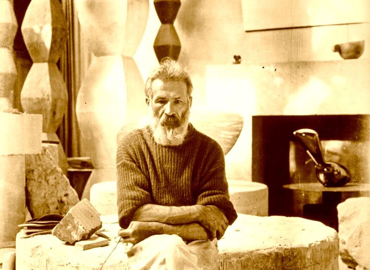 Brâncuşi şi scriitorii 371