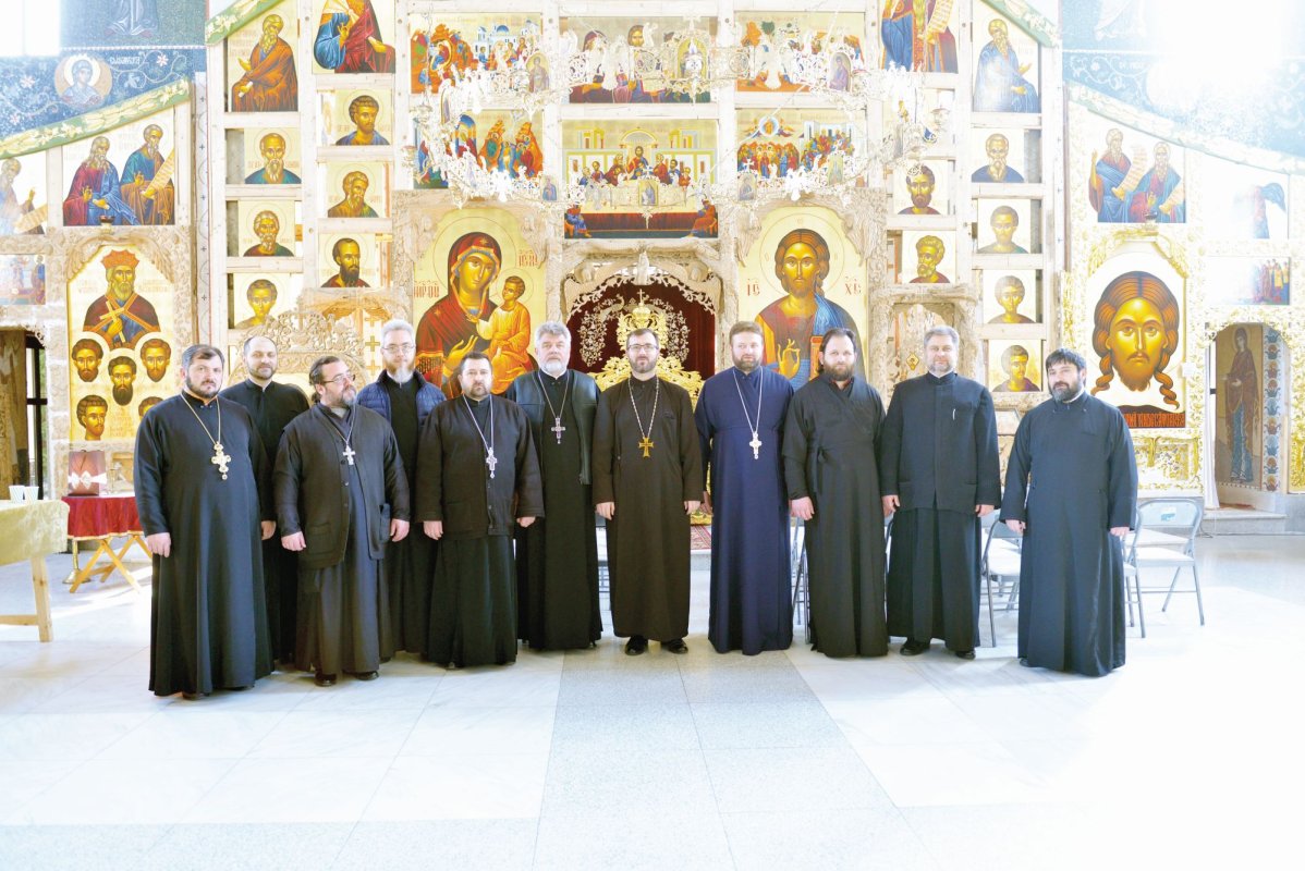 Preoţi de pe cele două maluri ale Prutului, împreună la Sfânta Liturghie 250