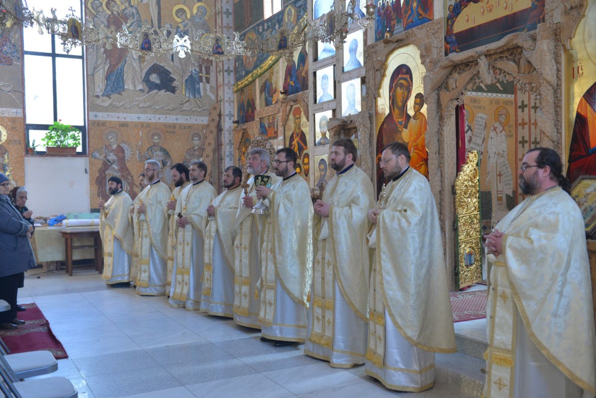 Preoţi de pe cele două maluri ale Prutului, împreună la Sfânta Liturghie 251