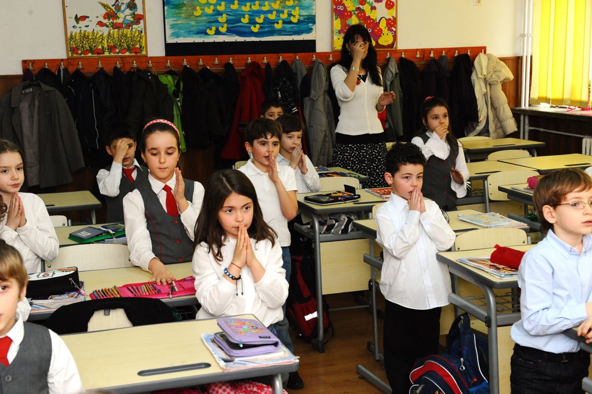 Rugăciunea - între comuniune cu Dumnezeu și moment al lecţiei de religie 283